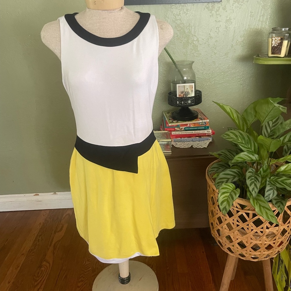 Bebe Retro White and Yellow with Black Accent